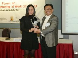 Presentation of Souvenir by ITP Chairman Mr Fred Kwan_3